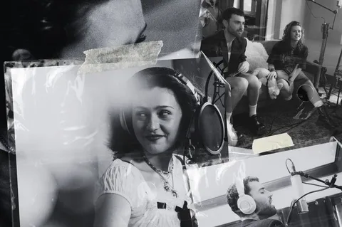 Karin Ann and Duncan Laurence team up on 'choking on my words'