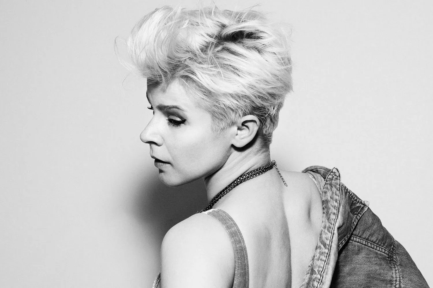 David Byrne and Robyn perform surprise duet at SNL 50th anniversary concert