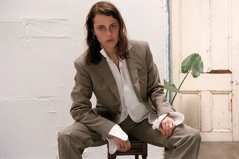 Marika Hackman teases her upcoming album: "It’s quite sexual; there are songs about masturbation and fucking - it’s a really funny record"