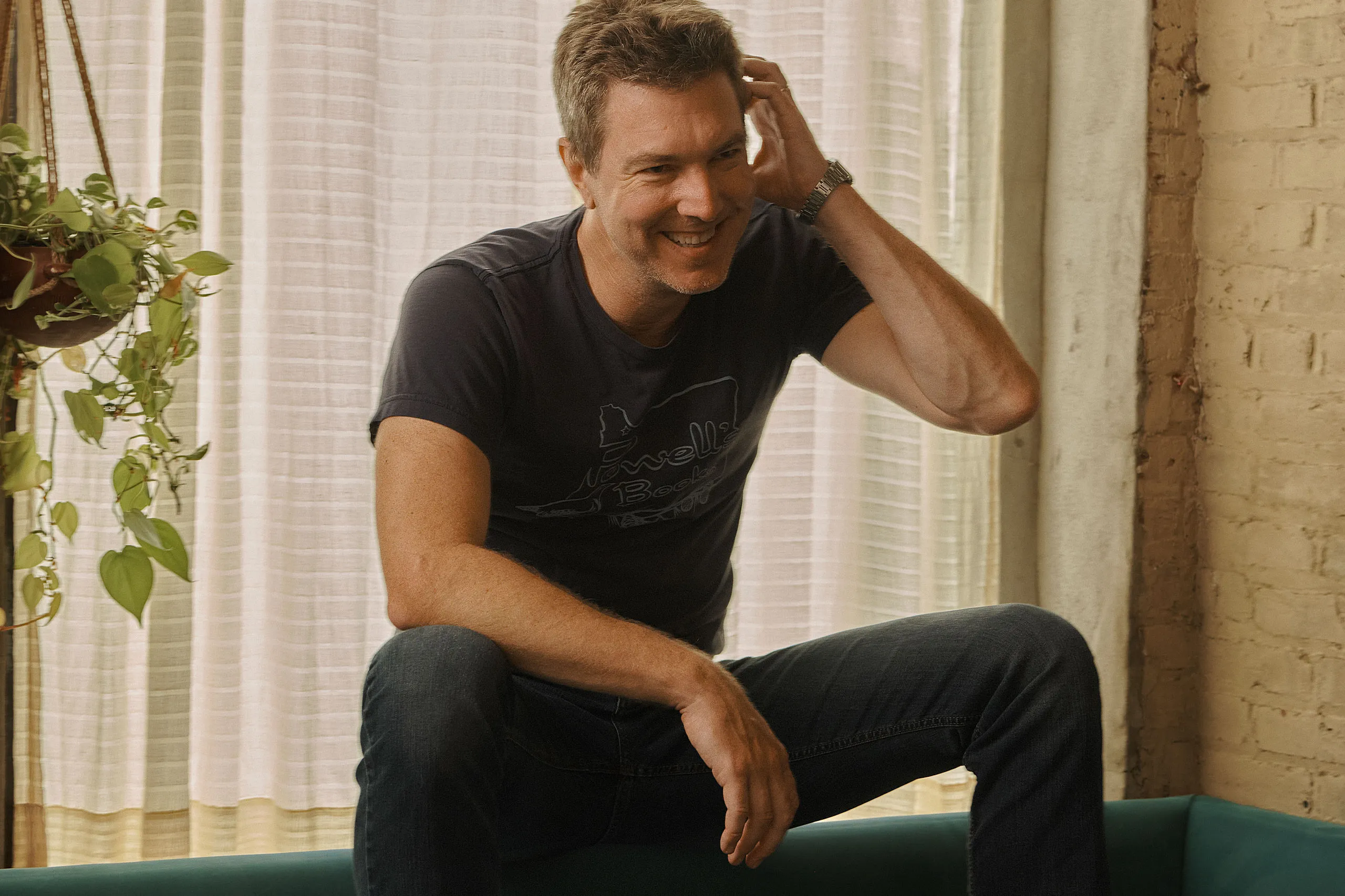 Hamilton Leithauser has released a music video for 'What Do I Think?' featuring SNL's James Austin Johnson