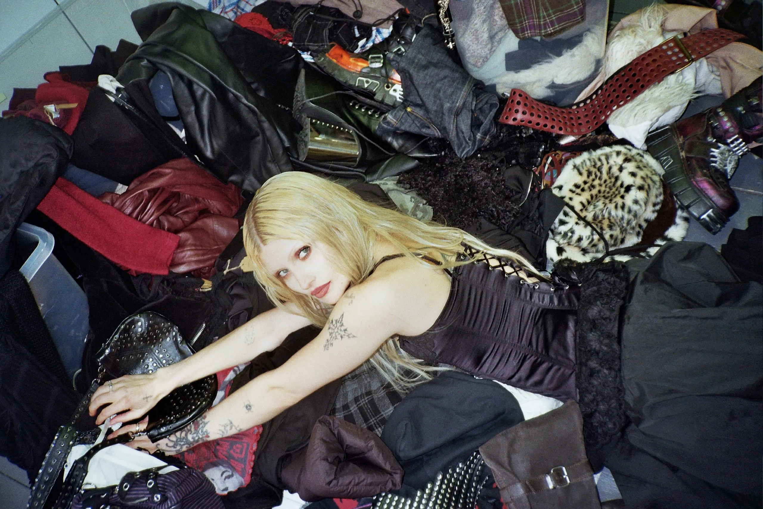 Cassyette has dropped a deluxe version of her debut album with new single 'Phantom Limb'