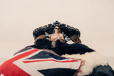 Yungblud celebrates British culture in new single 'Lovesick Lullaby'