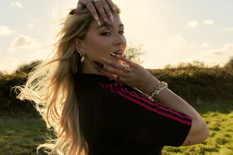 Caity Baser has teamed up with Oh Wonder for her new single 'Running From Myself'