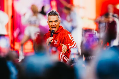 Robbie Williams pays homage to 90s TV show The Word with his new video for 'Pretty Face'