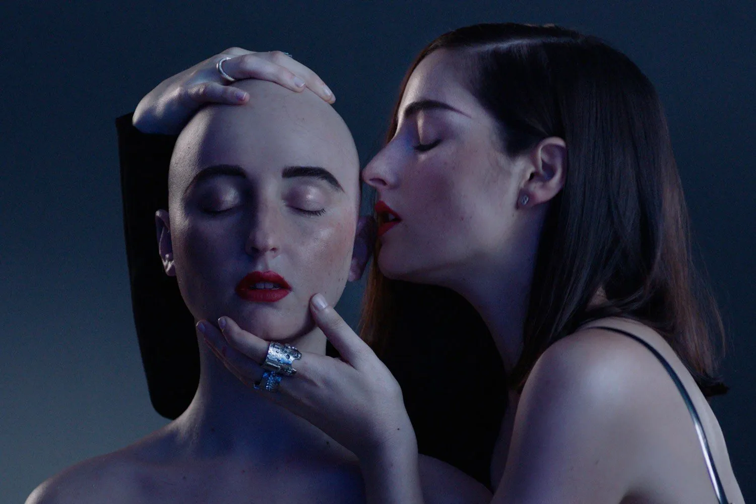 Banks reveals new track 'Gemini Feed'