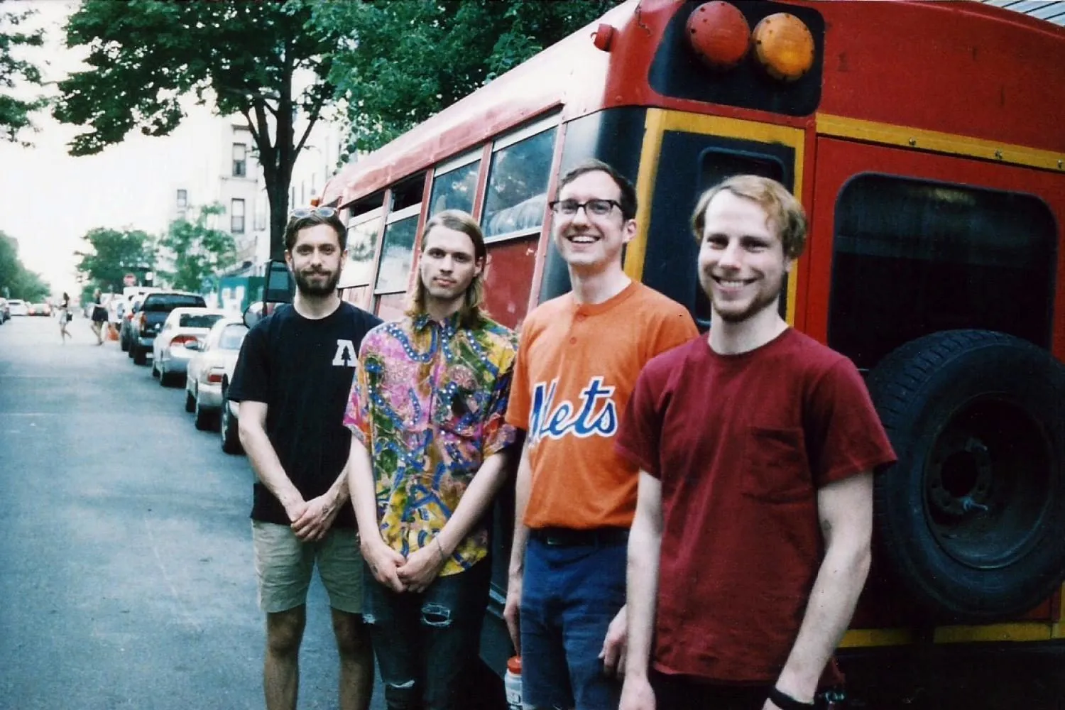 Dowsing reveal new track 'Hold'