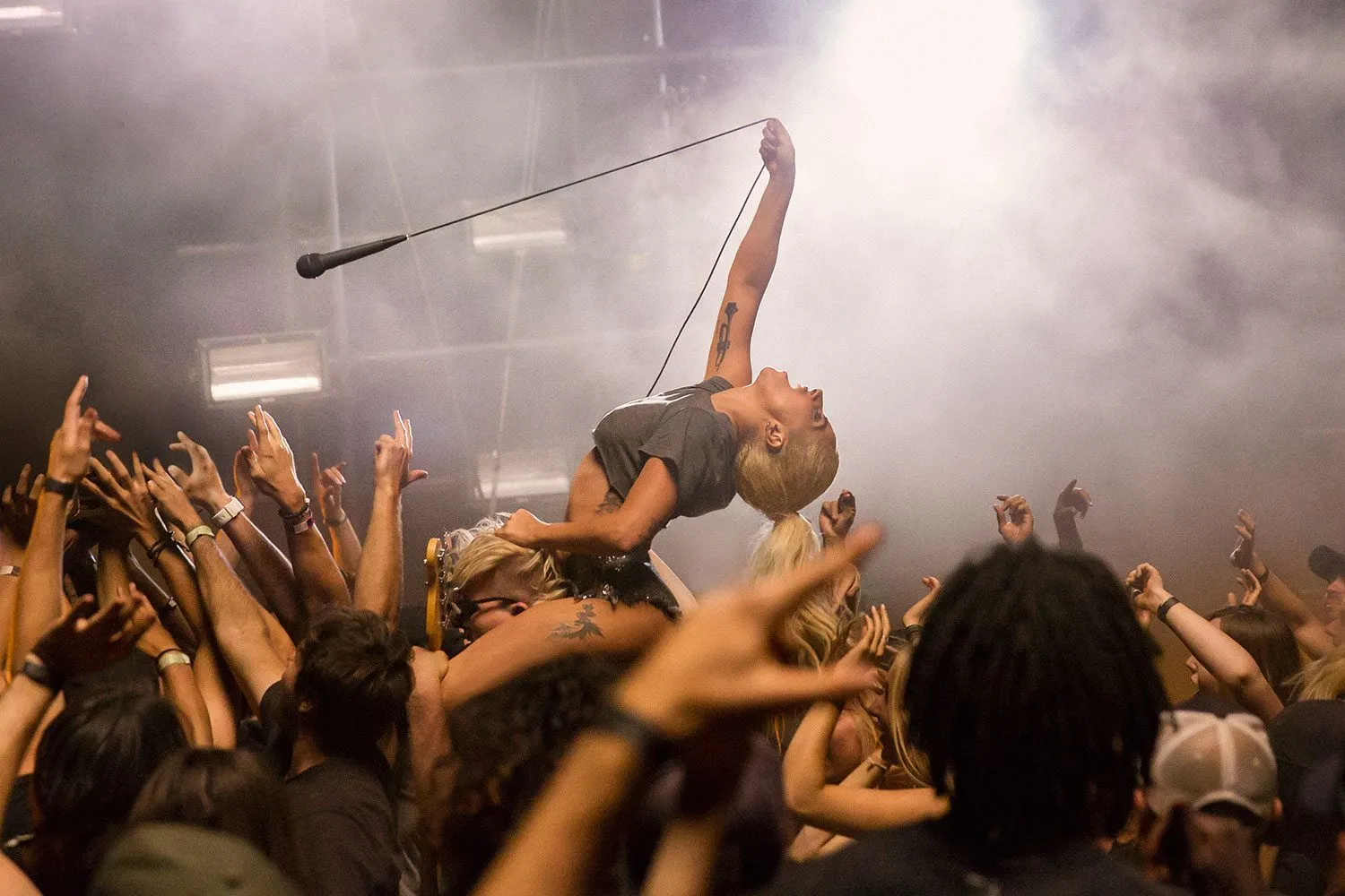 Lady Gaga has dropped her 'Perfect Illusion' vid