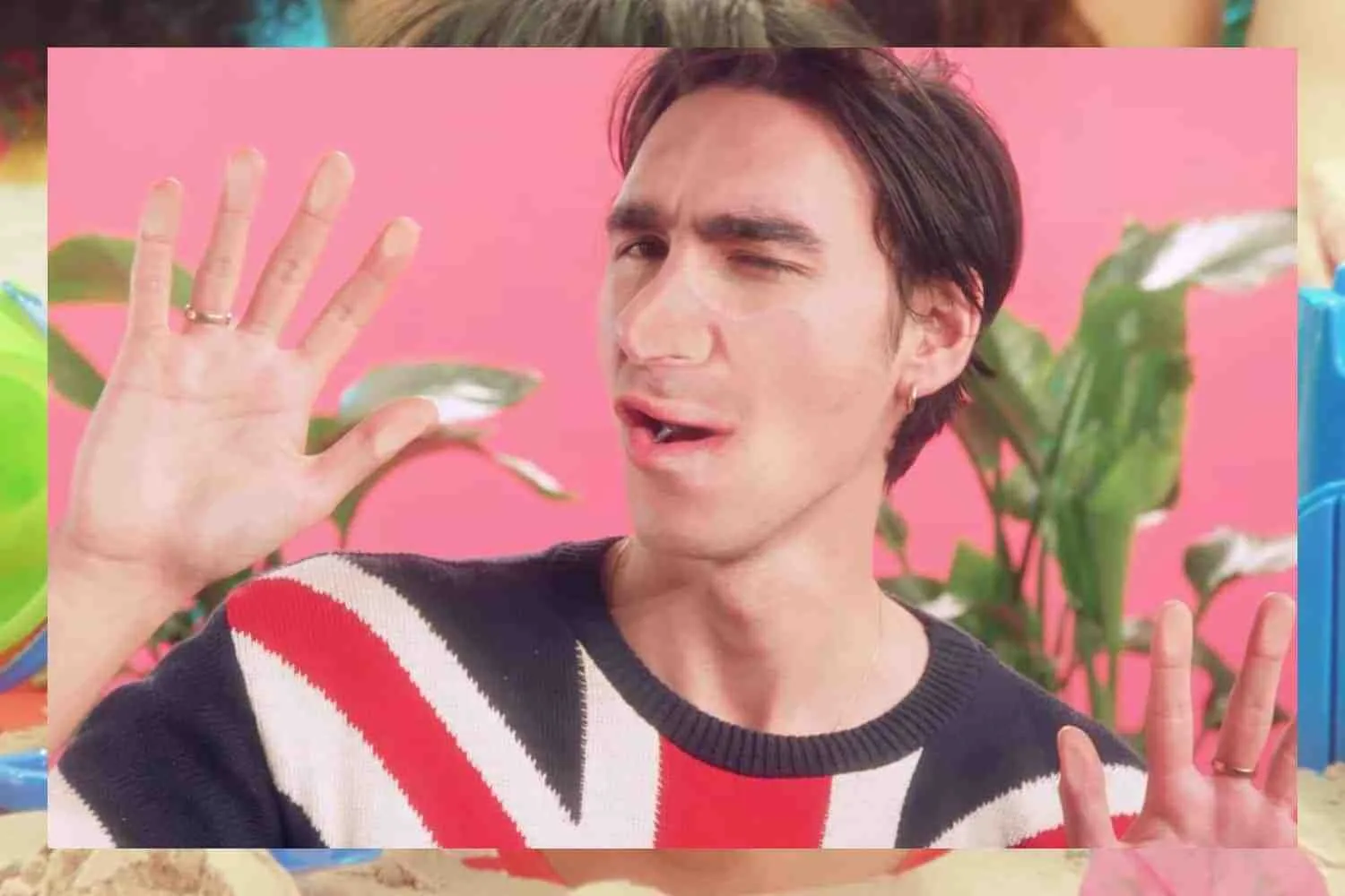 Oscar embraces summer hijinks with his new ‘Good Things’ video