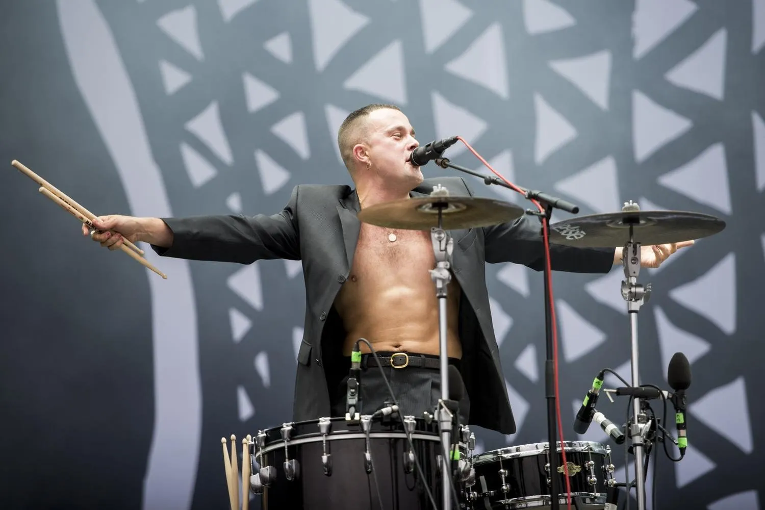 Slaves debut album title track 'Take Control'