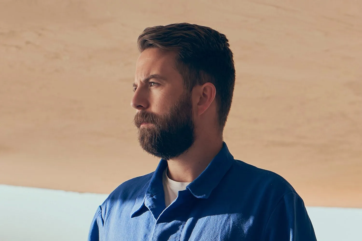 Tom Williams teams up with a bunch of 8-year-olds for his new 'It’s Dark Now' video