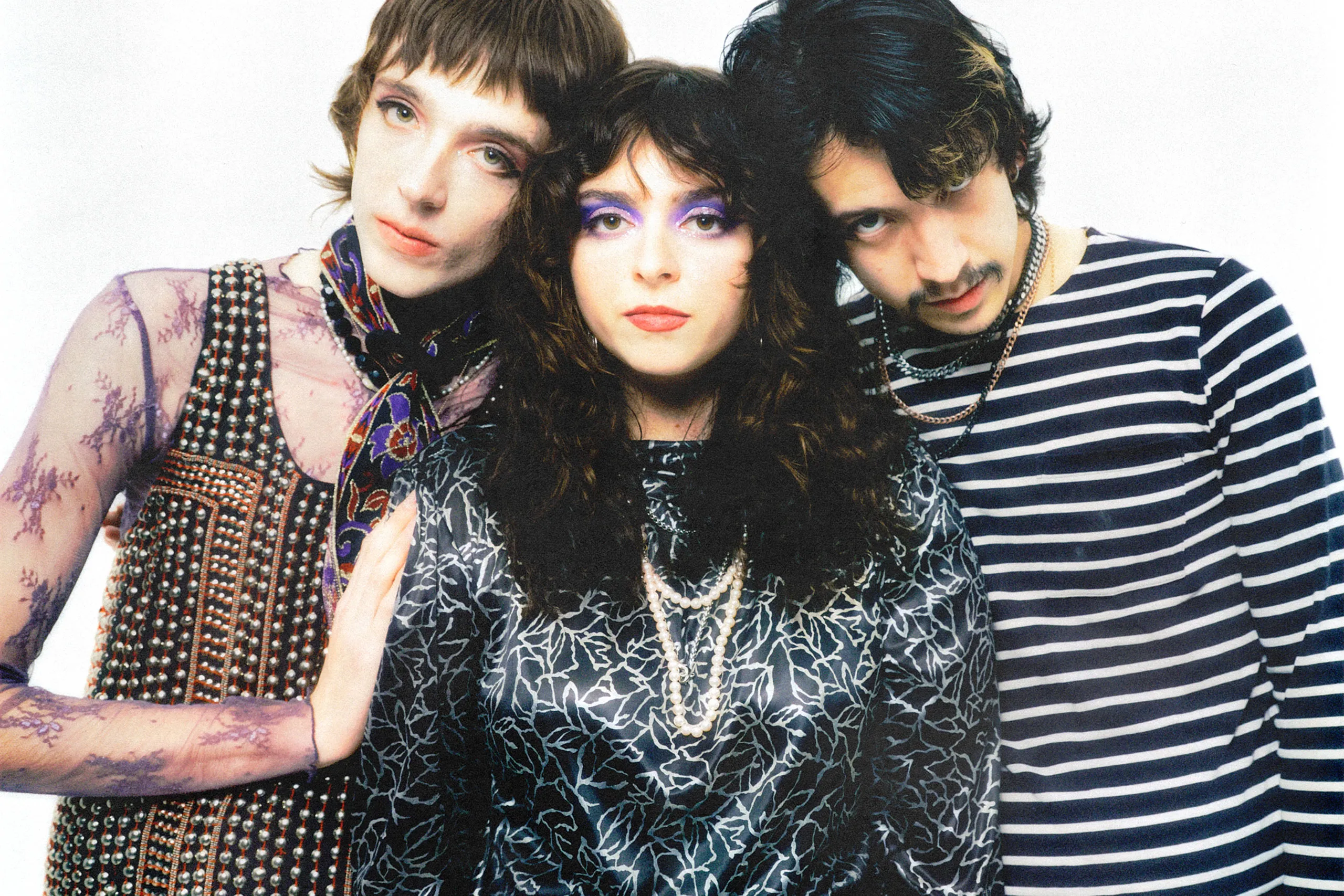 The Velveteers have unveiled their new single 'Suck The Cherry', from debut album 'A Million Knives'