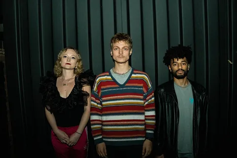 Alien Chicks have unleashed their new single and letter of complaint, 'Babe'