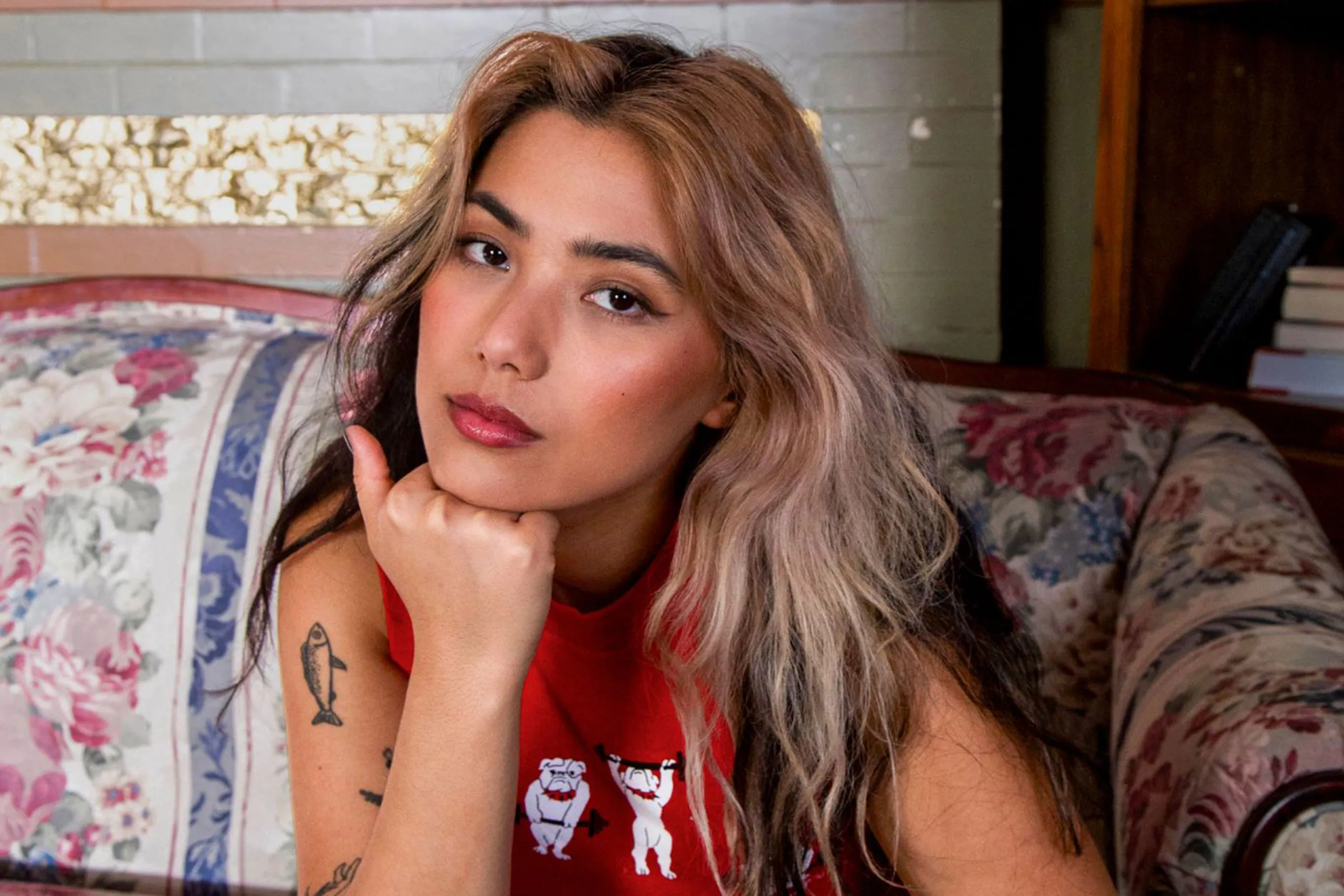 spill tab feels disconnected and anxious on her fab new single, 'PINK LEMONADE'