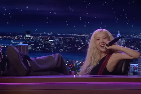 Watch BLACKPINK's ROSÉ perform 'APT.' and 'toxic till the end' on Fallon