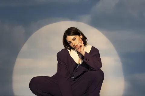 Watch Gracie Abrams perform 'That's So True' and 'I Love You, I'm Sorry' on Saturday Night Live