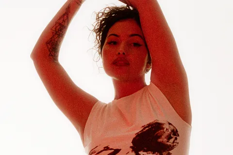 Mabel has released a new summer single inspired by easy love, 'Chat'