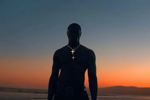 Moses Sumney is set to release a new EP 'Sophcore' next month
