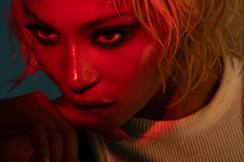 Samira has dropped a new single 'See Through You': "It's a real change of pace for me"