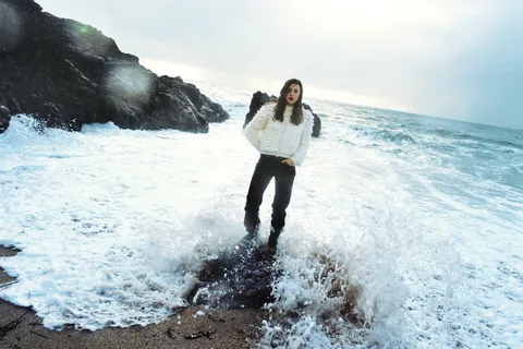 Sophie May feels overwhelmed by love on new single, 'Just Want You'