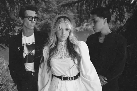 Sunday (1994) have released a deluxe edition of their debut EP