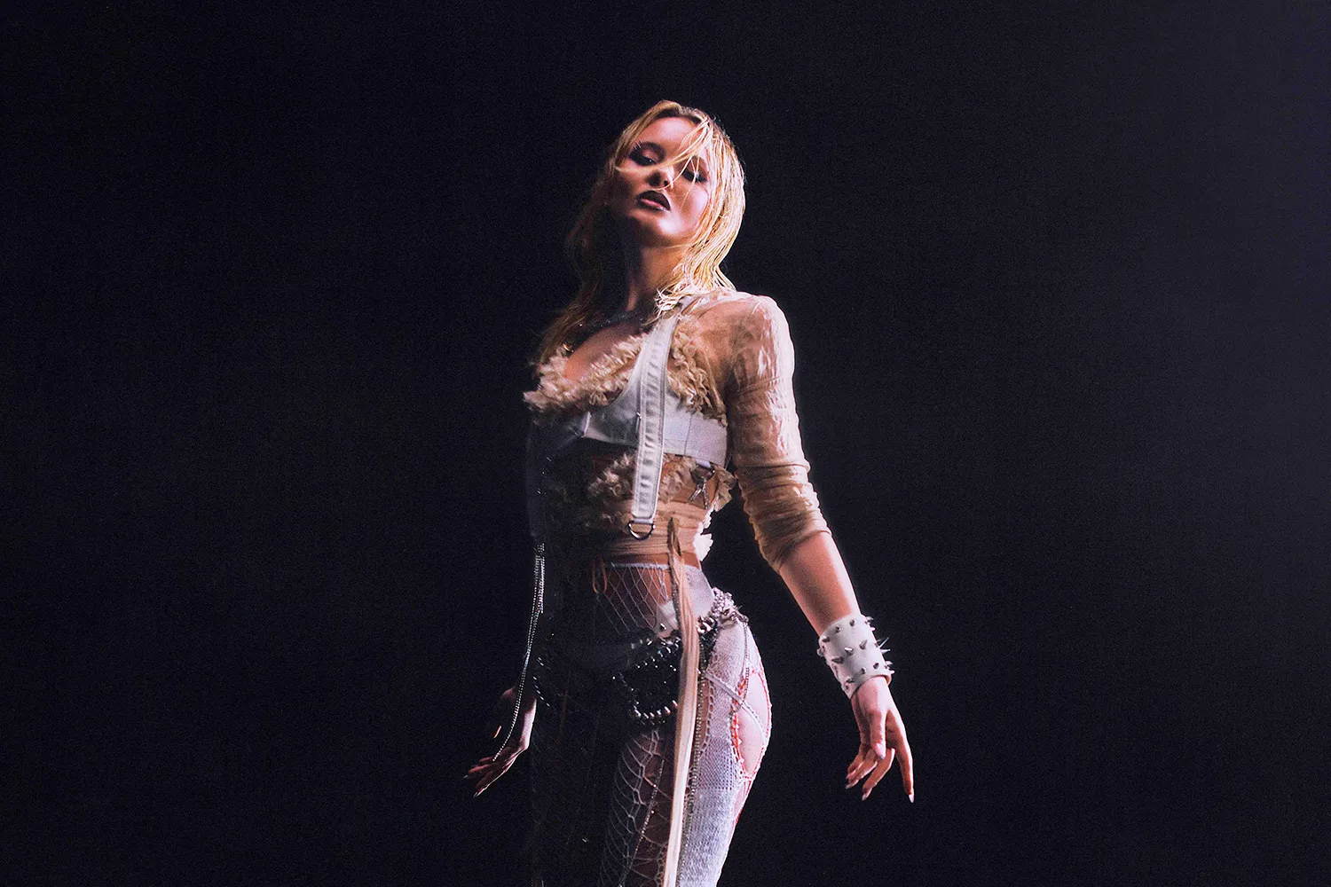 Zara Larsson has announced a new holiday EP, 'Honor The Light'