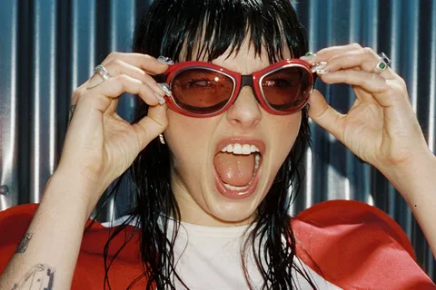 BENEE is back with her dark summer single 'Sad Boiii': "Don't be fooled by the bad boy image!"