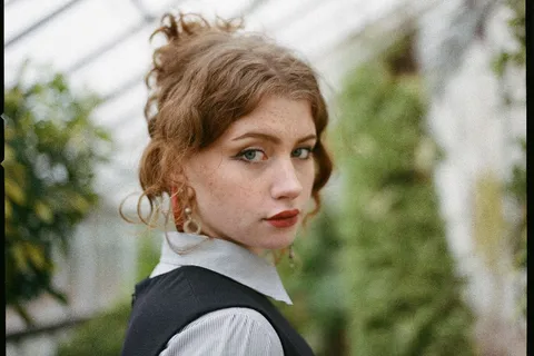 Ellur has shared the official video for new single 'Satellites'