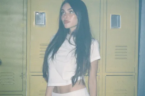 Madison Beer has dropped her new single '15 MINUTES' with escape room-themed video