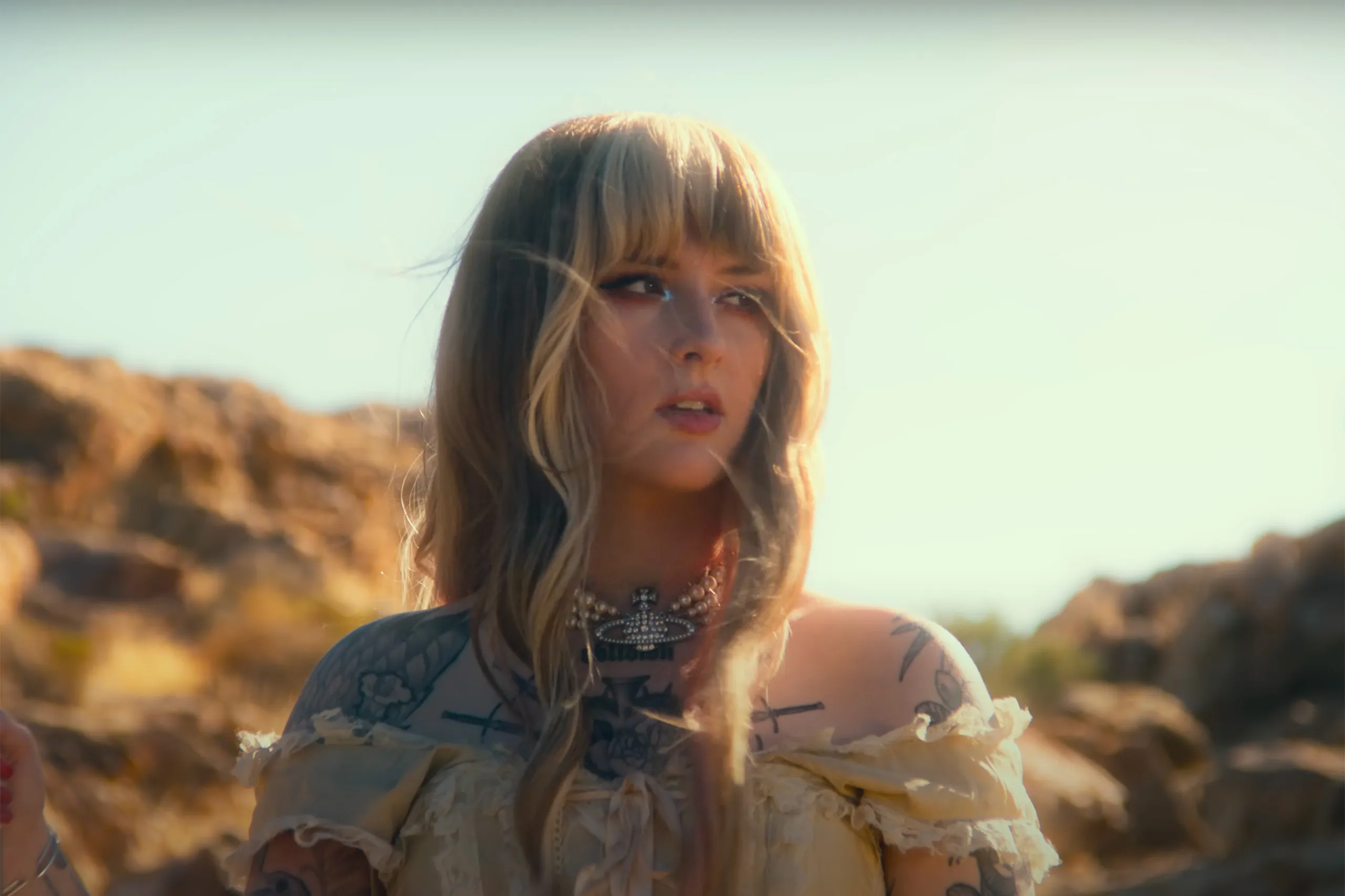 Mothica has unveiled her "yeehaw-thica" new single, 'Mirage'