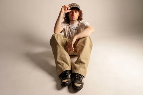 rouri404 announces new EP 'crows' and releases reflective single 'skin'