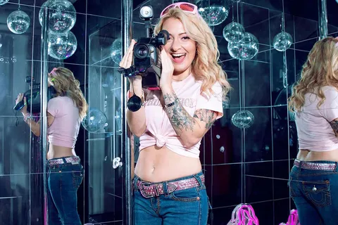 Scene Queen celebrates the MySpace era with her new single, 'Stuck (Ft. 6arelyhuman)'