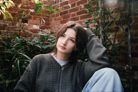 gglum has released a new debut album teaser, 'Eating Rust'