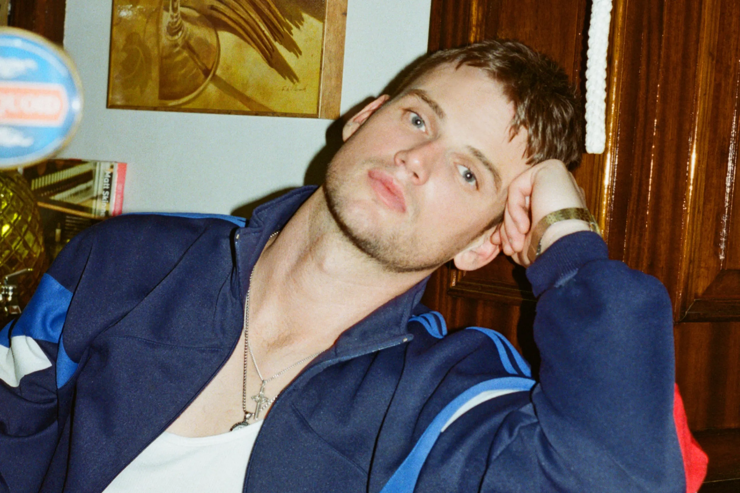 Mitch Sanders has shared his obsessive new single 'Moth'