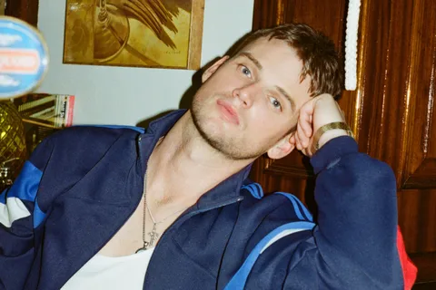 Mitch Sanders has shared his obsessive new single 'Moth'