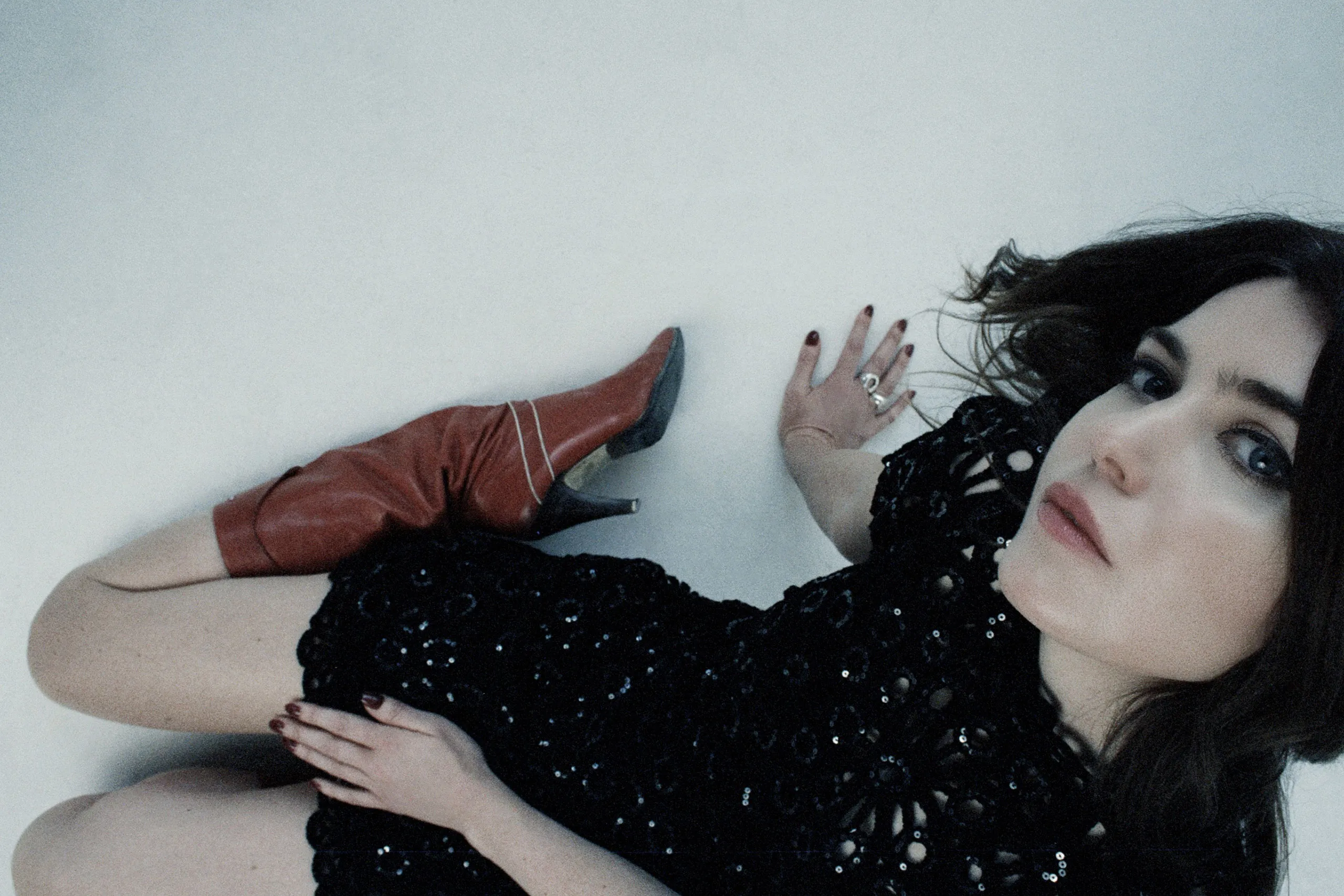 Laura-Mary Carter has teamed up with IDLES' Lee Kiernan for "a bittersweet weather report" - new single 'June Gloom'