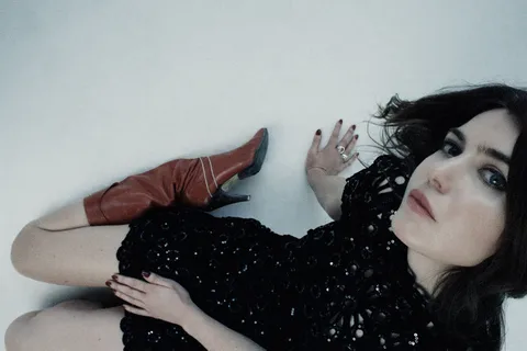 Laura-Mary Carter has teamed up with IDLES' Lee Kiernan for "a bittersweet weather report" - new single 'June Gloom'