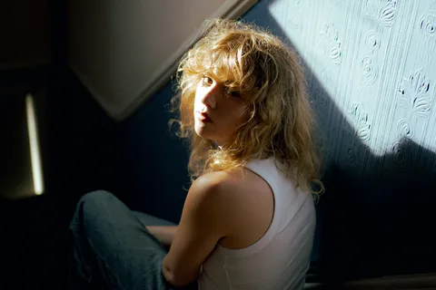 Fiona-Lee has released her new single 'Imposter'