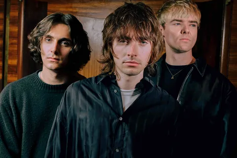 Villanelle have dropped their new single 'Measly Means': "It’s about being hungover. It’s a bit of a theme"