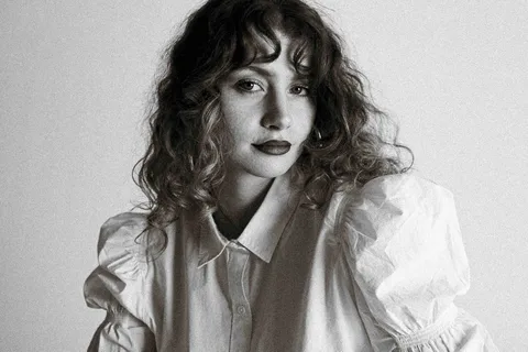 Ellur reflects on difficult relationships with her new track, 'The World Is Not An Oyster'