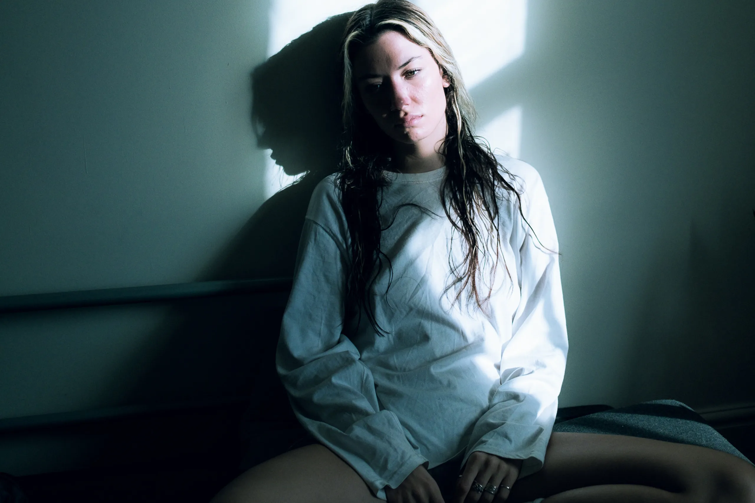 Nieve Ella has unveiled her introspective new single, 'All My Mess'