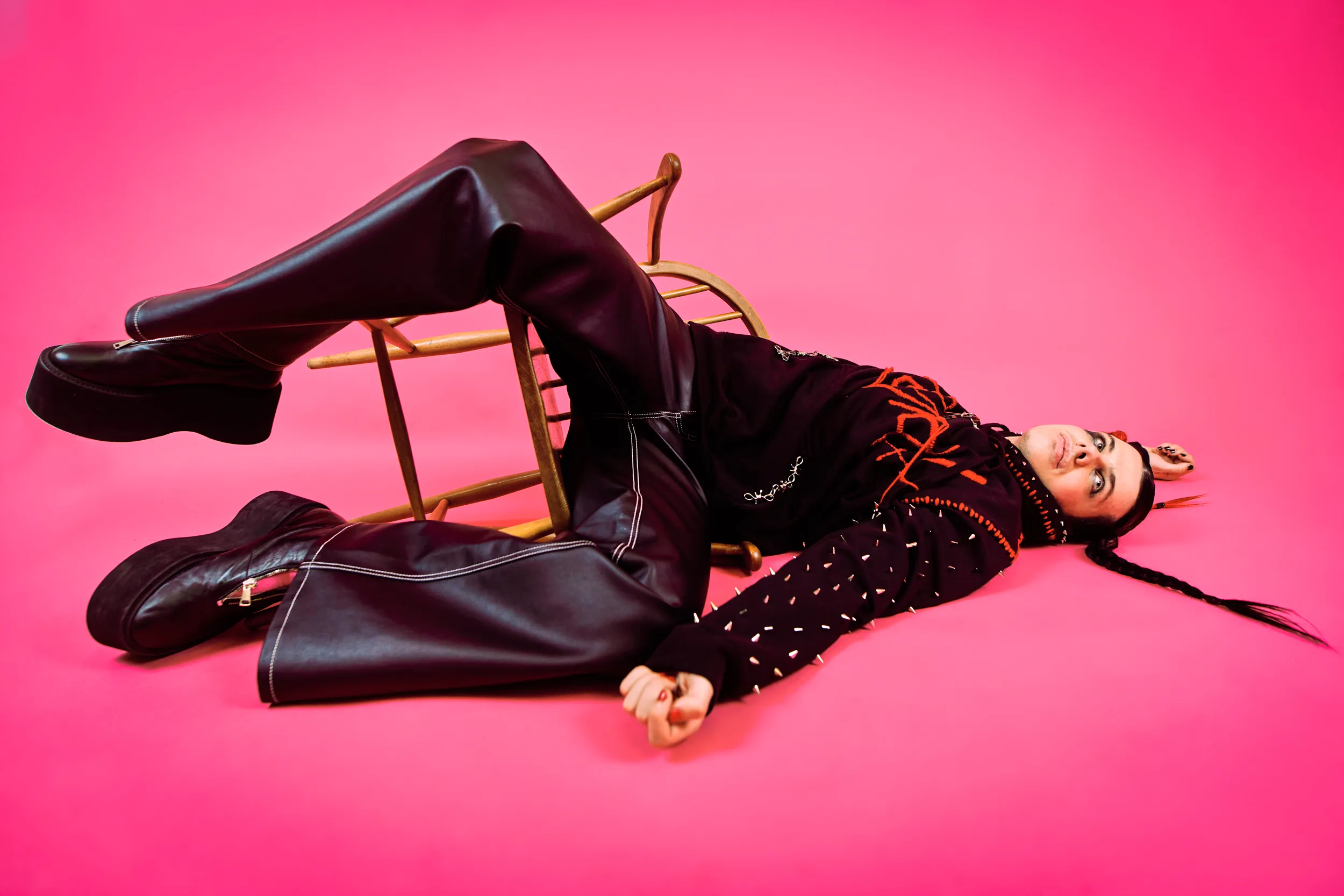 YUNGBLUD has shared the video to his latest single, 'fleabag'