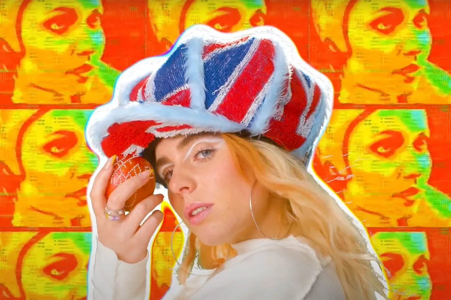 Rose Gray has shared a fun new video for 'Easy'
