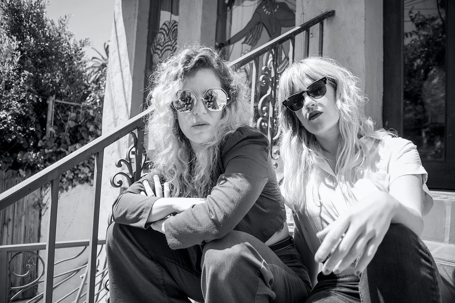 Deap Vally join forces with KT Tunstall and Peaches for their new track, 'High Horse'.